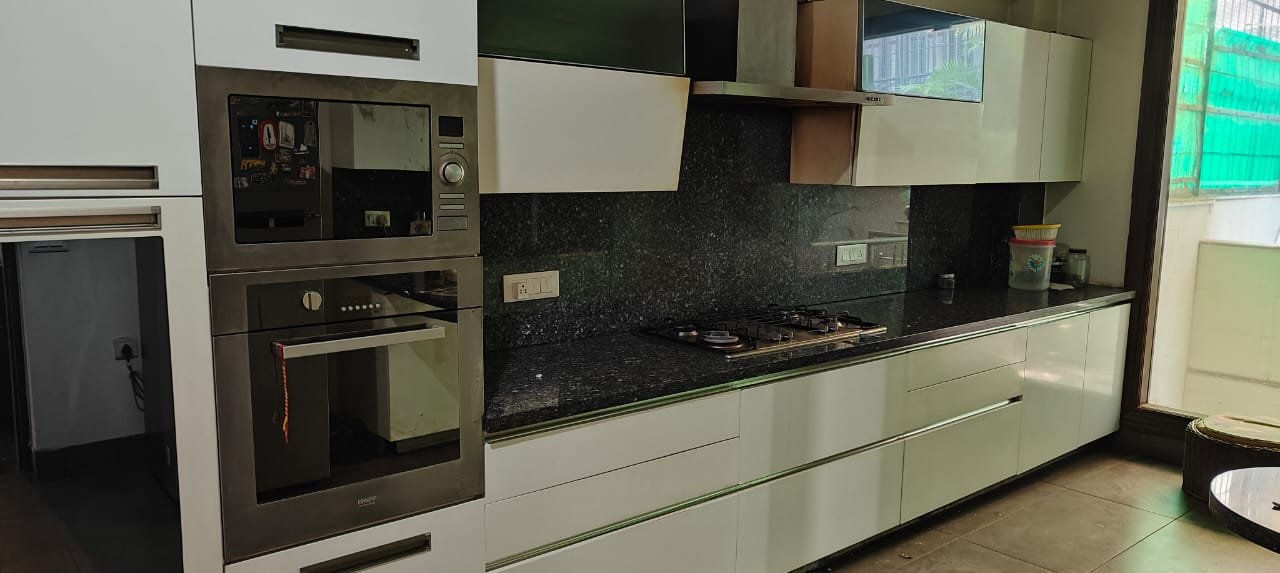 5BHK Kothi DLF Phase 1 , SemiFurnished is available for rent